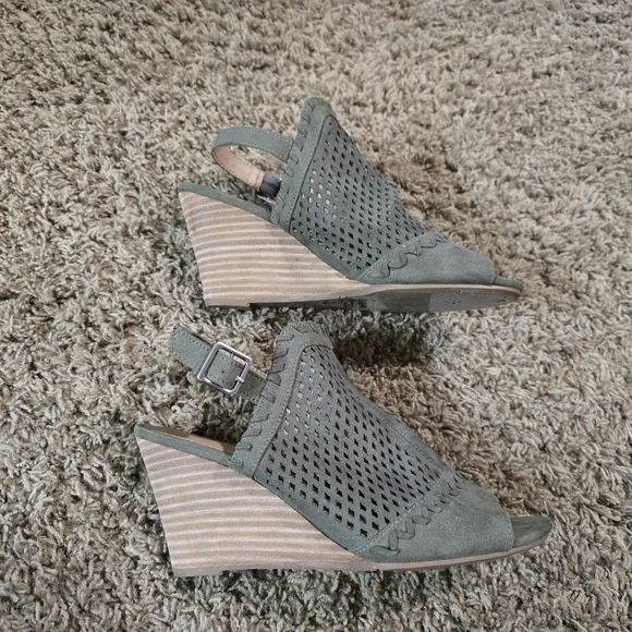 "Report" Olive Green Wedge Shoes with Stylish Designc, Size 8.5 - Picture 7 of 10